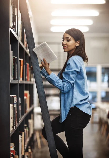 Ive Always Wanted Read Book University Student Using Ladder Reach — Foto Stock