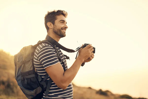Its Too Beautiful Capture Young Man Enjoying Hike Mountains — Stockfoto