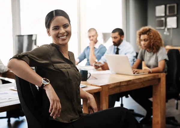 Make Success Happen Portrait Young Businesswoman Sitting Office Her Colleagues — Stok fotoğraf
