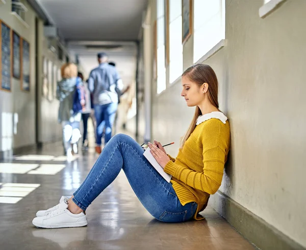 She Takes Every Opportunity Study Full Length Shot Attractive Young — Fotografia de Stock