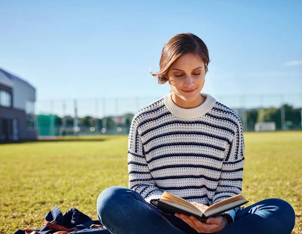 Studying Upcoming Exams Attractive Young Female University Studying Campus Grounds — Stock Fotó