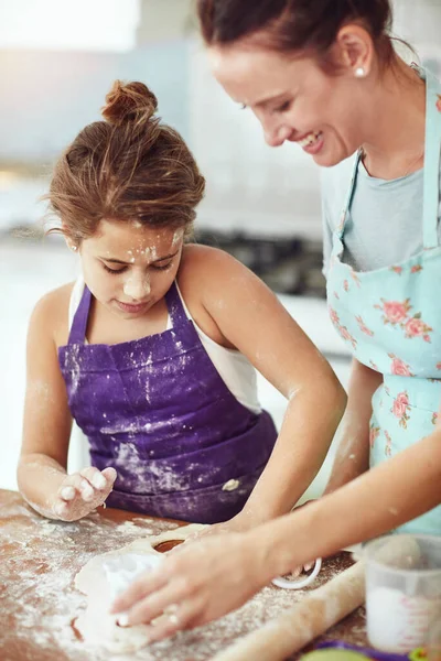 Cooking Something Yummy Mother Daughter Preparing Food Kitchen Home — Stockfoto