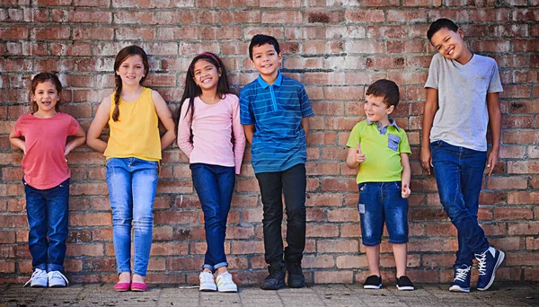 Start Bond Young Watch Prosper Diverse Group Children Standing Wall —  Fotos de Stock