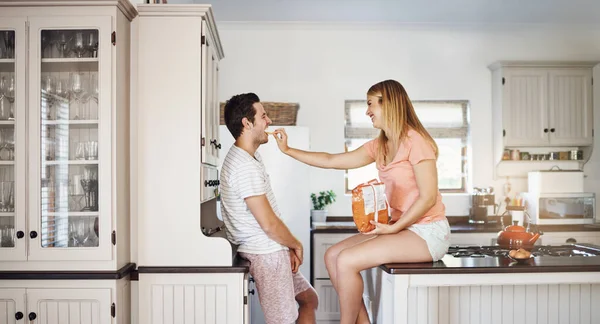 Crips Good Youre Even Better Young Woman Feeding Her Boyfriend — Fotografia de Stock