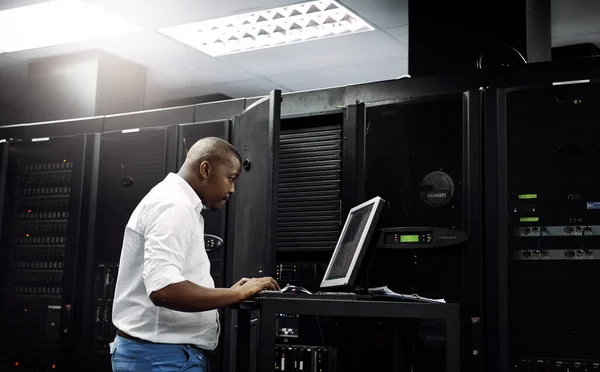 Skilled All Things Technician Using Computer While Working Server Room — Foto Stock