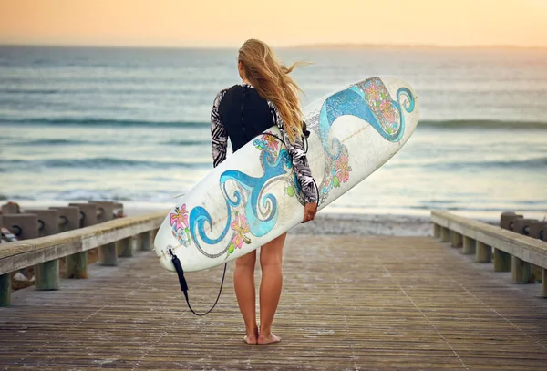 Ocean Her Home Rearview Shot Unrecognizable Young Female Surfer Standing — Stock Fotó