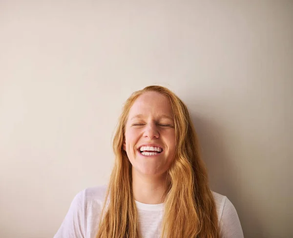 Its Beautiful Thing Alone Happy Young Woman Smiling Standing Wall — ストック写真