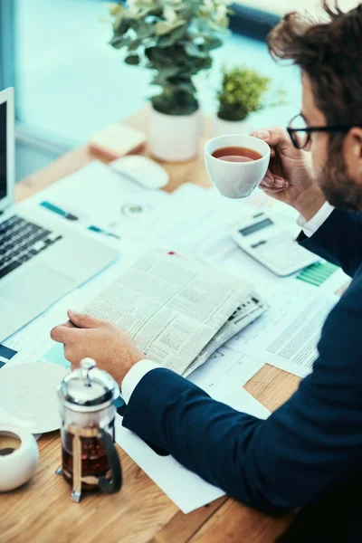 Catching Latest Headlines Young Businessman Drinking Cup Tea While Reading — Zdjęcie stockowe