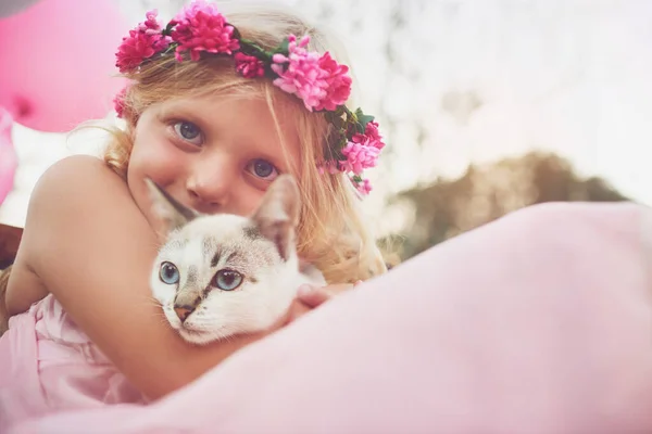 Childhood Bliss Happy Little Girl Holding Kitten Looking Camera Nature — Stockfoto