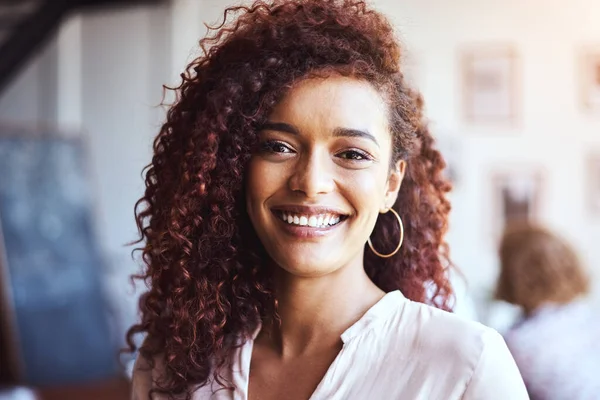 Positive Positive Things Happen Portrait Beautiful Young Businesswoman Office —  Fotos de Stock