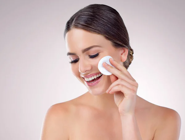 Wipe Blemishes Away Clean Clear Skin Studio Shot Attractive Woman —  Fotos de Stock