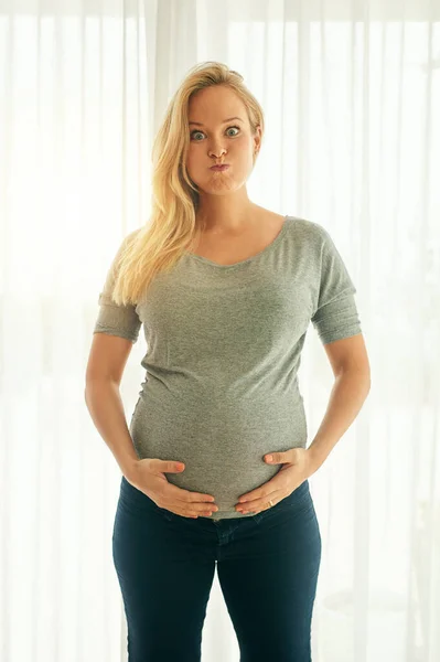 Feel Big Beautiful Beautiful Woman Holding Her Pregnant Belly — Fotografia de Stock