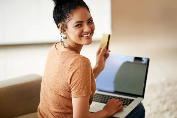 Love Technology Can Make Payments Sofa Beautiful Young Woman Using — Stockfoto