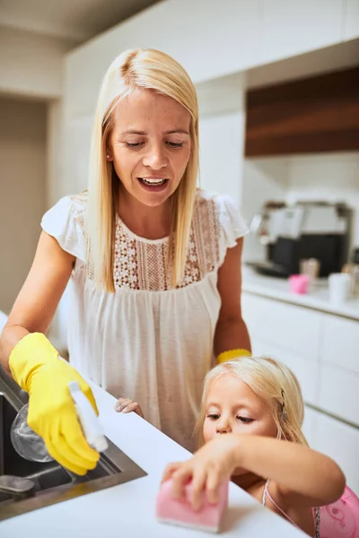 Helping Mom Get Housework Done Mother Her Little Daughter Cleaning — Zdjęcie stockowe