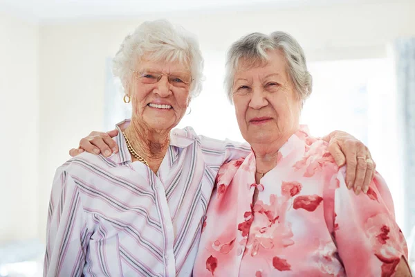 Time Together Means Much Portrait Two Happy Elderly Women Embracing — Stockfoto