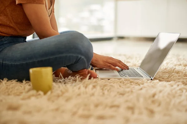Coffee Wifi Weekend Starting Great Unrecognizable Woman Using Laptop Home — 스톡 사진