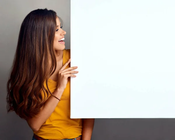 Everyone Talking Studio Shot Attractive Young Woman Standing Alongside Blank — Stockfoto