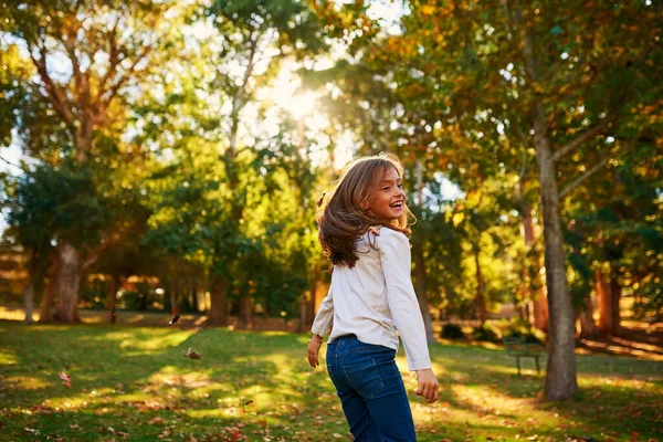 Kids Make Every Moment Spectacular Happy Little Girl Playing Autumn — Photo