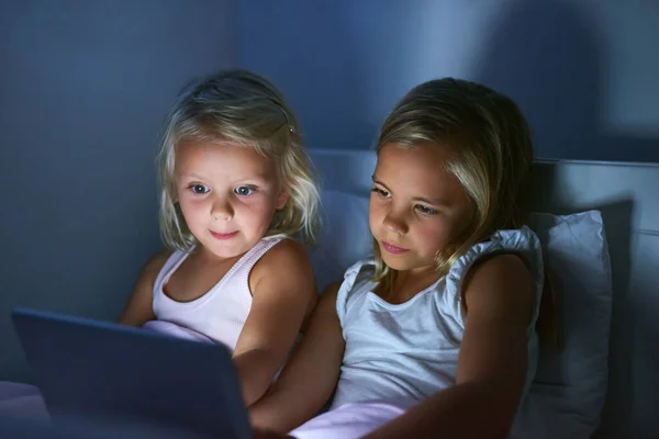 Watching Favourite Cartoon Bedtime Two Little Girls Using Digital Tablet — Zdjęcie stockowe