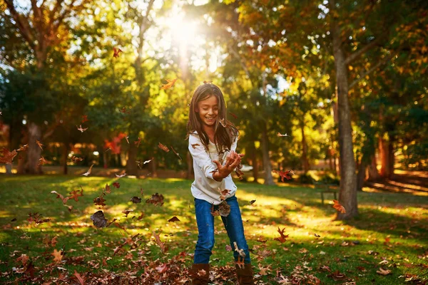 Its Autumn You Play Leaves Happy Little Girl Playing Autumn — Photo