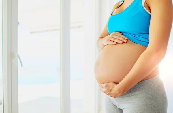 Αρχή Κάτι Υπέροχου Μια Έγκυο Γυναίκα Που Κρατάει Την Κοιλιά — Φωτογραφία Αρχείου