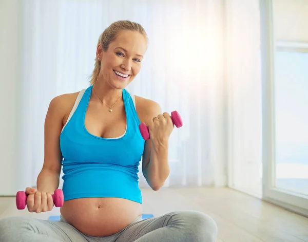 Making Pregnancy Fit One Pregnant Woman Working Out Weights Home — Photo