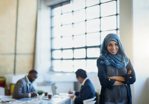 Success Comes Having Right Mindset Drive Portrait Muslim Businesswoman Standing — Stock Fotó