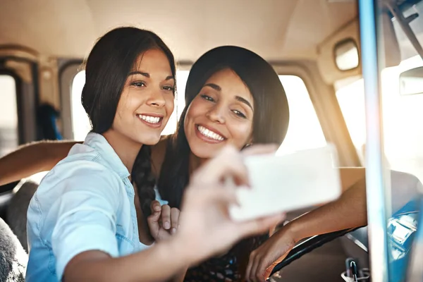 Let Memory Making Begin Two Happy Friends Taking Selfies Mobile — Stockfoto