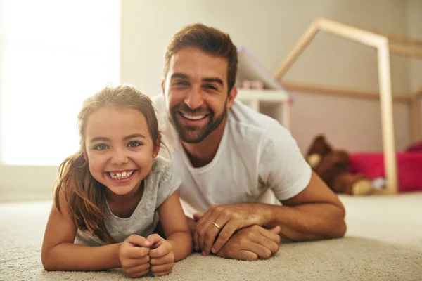 Daddys Little Girl Portrait Handsome Young Man His Daughter Lying — Foto de Stock