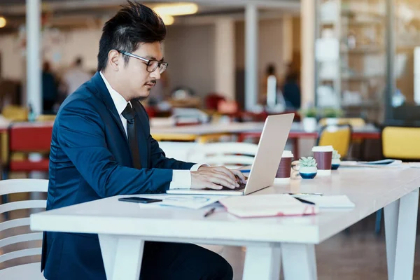 Has Long Day Ahead Him Focused Young Businessman Typing Working — 스톡 사진