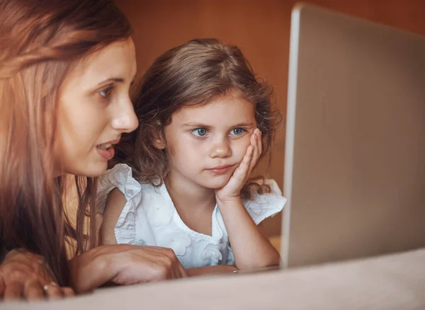 Engaged Online World Mother Her Little Daughter Using Laptop Together — Zdjęcie stockowe