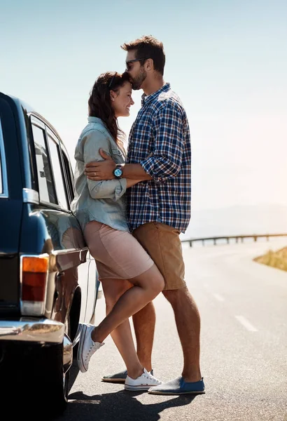 Every Girl Deserves Loved Affectionate Couple Out Road Trip — Stockfoto