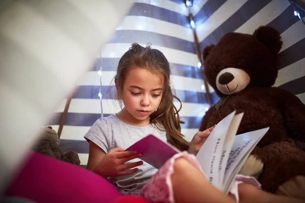 Shes Keen Reader Little Girl Reading Book Her Teddybear Tent — Photo