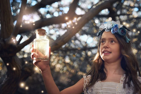 Theyre Glowing Just Fairies Little Girl Catching Fireflies Jar — Stock Photo, Image