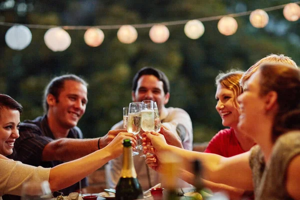 Heres Friendship Group Happy Young Friends Toasting Champagne Backyard Dinner — Foto Stock