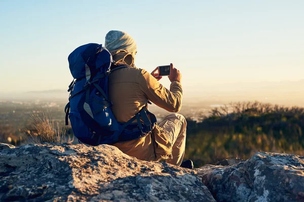 Takes Time Capture Perfect Picture Hiker Top Mountain Taking Photo — Fotografia de Stock