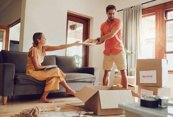 Couple Recycle Donate Packing Boxes Relocation While Moving House Sustainability — 스톡 사진