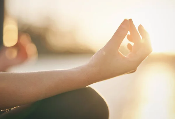 Meditation Key Mental Fitness Close Shot Hand Zen Position Outdoors — Photo