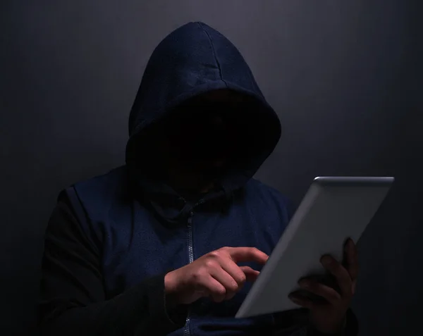 Who Should Next Victim Unrecognisable Hacker Using Digital Tablet Dark — Stok Foto
