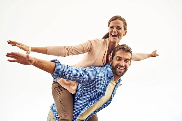 Enjoying Our Freedom Man Piggybacking His Girlfriend While Spending Day — Stock Photo, Image