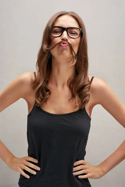 How Look Studio Portrait Attractive Young Woman Posing Her Hair — Foto Stock