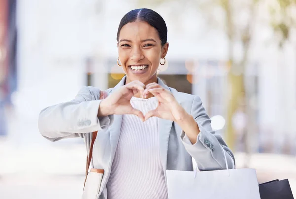 Shopping Woman Love Heart Sign Hand Urban City Street Retail — 图库照片