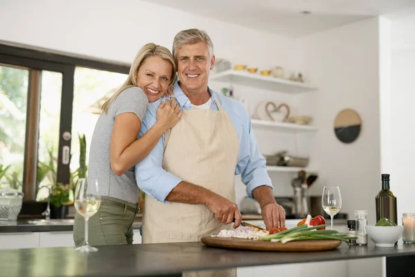 His Great Husband Great Cook Mature Couple Home — Stockfoto