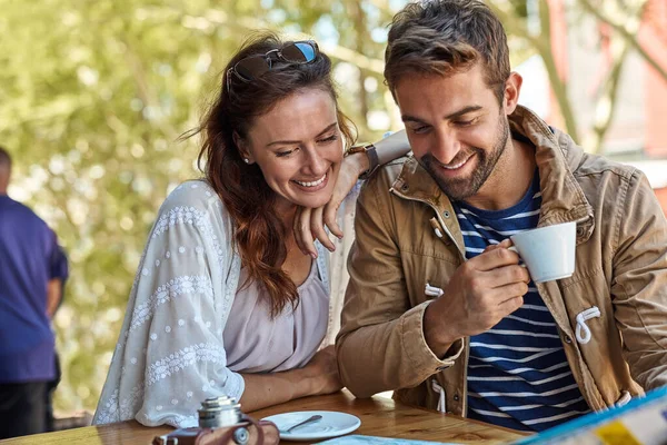 Theres Much See City Happy Tourist Couple Planning Day While — Photo