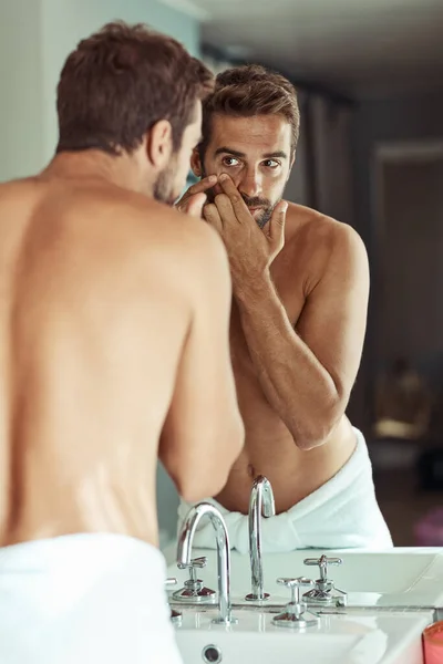 Zit Going Ruin Day Shirtless Man Checking Out His Skin — Stock Photo, Image