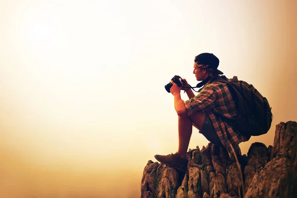 Capturing World Sees Young Photographer Taking Picture Foggy Landscape Top —  Fotos de Stock