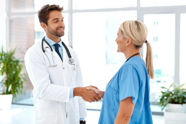 Working Together Good Patient Two Healthcare Practitioners Shaking Hands Hospital — Stockfoto