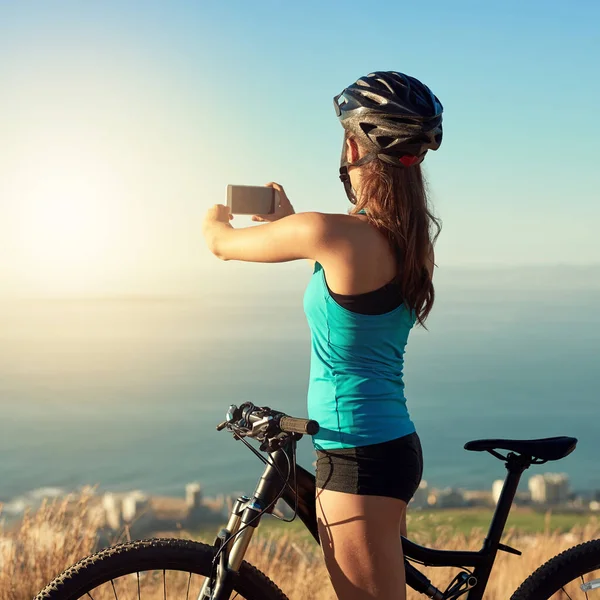 Mountain Biking Escape Young Woman Taking Picture Beautiful Scenery While — 스톡 사진