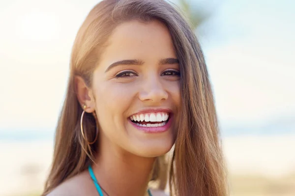 Her Smile Brightens Any Day Portrait Attractive Young Woman Standing — Stockfoto