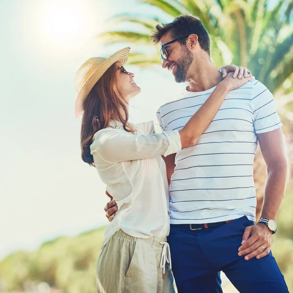 Summer Has Kickstarted Love Happy Young Couple Enjoying Summers Day — Foto Stock